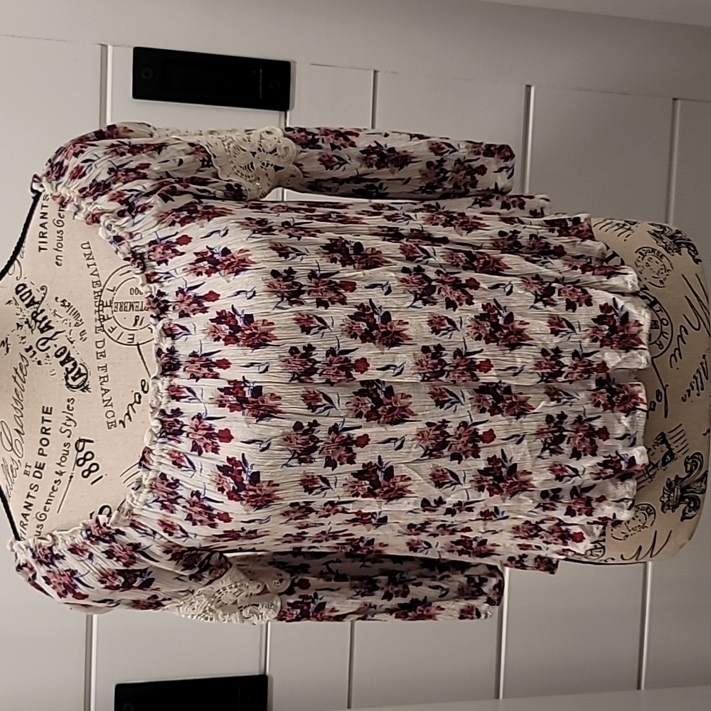 Forever 21 Peasant Style Blouse